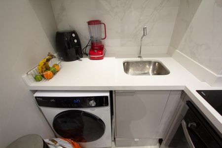 Cozinha de apartamento para alugar com 2 quartos, 37m² em Moema, São Paulo