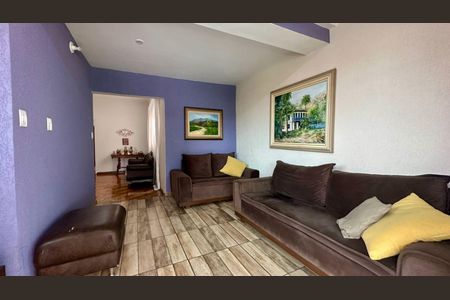 Sala  de casa à venda com 3 quartos, 236m² em Sagrada Família, Belo Horizonte