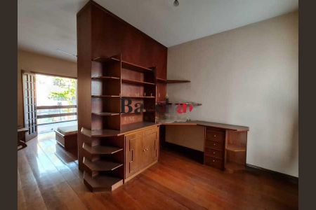 Casa à venda com 6 quartos, 257m² em Rocha, Rio de Janeiro