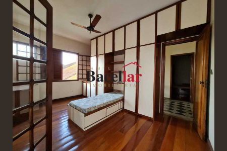 Casa à venda com 6 quartos, 257m² em Rocha, Rio de Janeiro