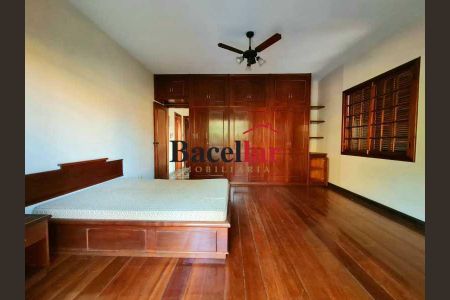 Casa à venda com 6 quartos, 257m² em Rocha, Rio de Janeiro