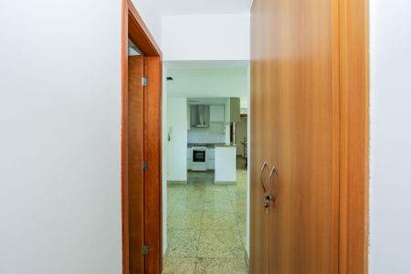 CORREDOR de apartamento para alugar com 2 quartos, 80m² em Gutierrez, Belo Horizonte