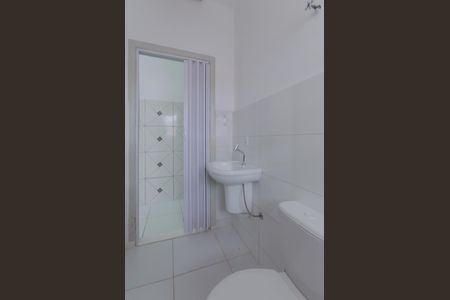 Banheiro de casa para alugar com 1 quarto, 60m² em Jardim da Gloria, São Paulo