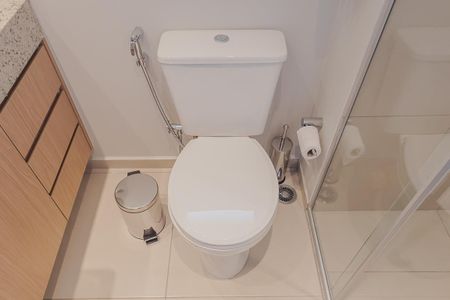 Banheiro de kitnet/studio para alugar com 1 quarto, 23m² em Vila Madalena, São Paulo