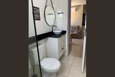 Banheiro de apartamento para alugar com 2 quartos, 48m² em Del Castilho, Rio de Janeiro