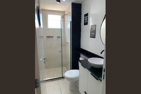 Banheiro de apartamento para alugar com 2 quartos, 48m² em Del Castilho, Rio de Janeiro