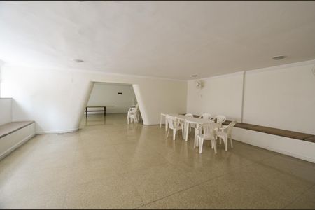 Apartamento para alugar com 91m², 2 quartos e sem vagaÁrea comum - Salão de festas