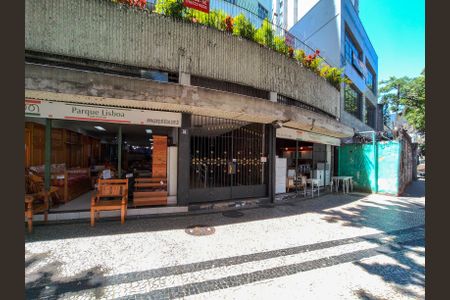 Apartamento à venda com 80m², 2 quartos e sem vagaFachada e portaria