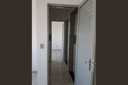 Corredor de apartamento para alugar com 3 quartos, 80m² em Pirajá, Belo Horizonte