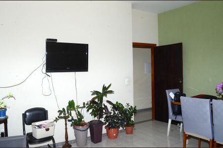 Sala de casa à venda com 2 quartos, 250m² em Goiânia, Belo Horizonte