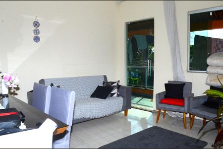 Sala de casa à venda com 2 quartos, 250m² em Goiânia, Belo Horizonte