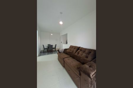 Sala de apartamento para alugar com 2 quartos, 75m² em Jardim Real, Praia Grande