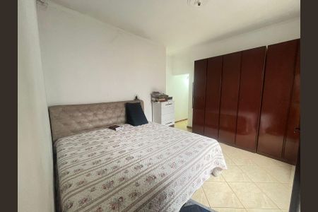 Casa à venda com 3 quartos, 220m² em Vila Vitória, Santo André