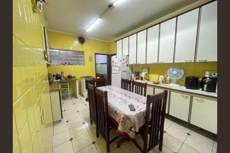 Casa à venda com 3 quartos, 220m² em Vila Vitória, Santo André