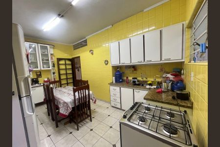 Casa à venda com 3 quartos, 220m² em Vila Vitória, Santo André