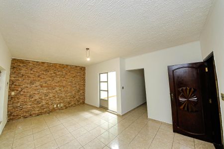 Casa à venda com 4 quartos, 230m² em Jardim Avelino, São Paulo