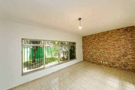 Casa à venda com 4 quartos, 230m² em Jardim Avelino, São Paulo