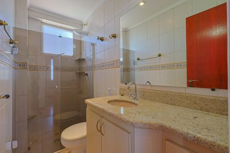 Banheiro de apartamento à venda com 2 quartos, 68m² em Serra, Belo Horizonte