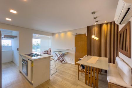 Sala e cozinha de apartamento para alugar com 2 quartos, 65m² em Jardim da Gloria, São Paulo