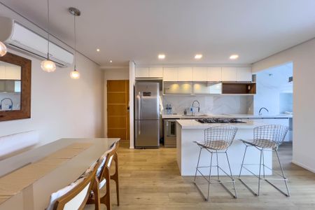 Sala e cozinha de apartamento para alugar com 2 quartos, 65m² em Jardim da Gloria, São Paulo