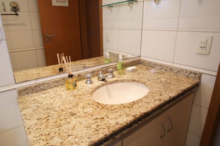 Banheiro de apartamento para alugar com 1 quarto, 51m² em Vila Nova Conceição, São Paulo