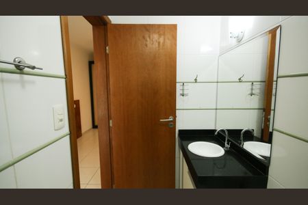 Apartamento para alugar com 95m², 2 quartos e 1 vaga Apartamento para alugar com 95m², 2 quartos e 1 vagaBanheiro da Suíte 1