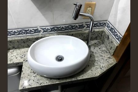 Banheiro de apartamento à venda com 2 quartos, 49m² em Jardim Antartica, São Paulo