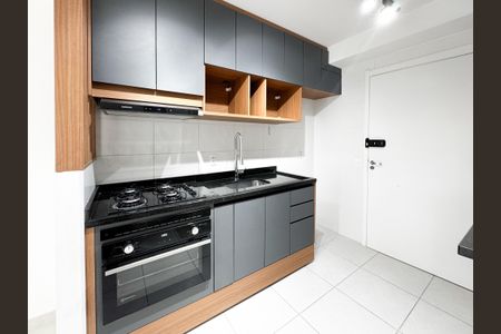 Cozinha de apartamento para alugar com 1 quarto, 28m² em Vila Romana, São Paulo