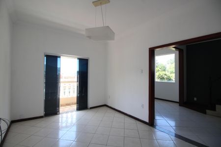 Sala 1 de casa para alugar com 4 quartos, 240m² em Freguesia (jacarepaguá), Rio de Janeiro