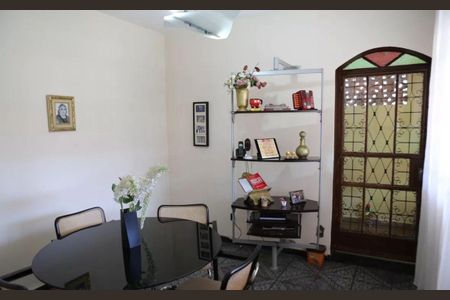 Sala de casa para alugar com 4 quartos, 331m² em Jardim Vera Cruz, Contagem