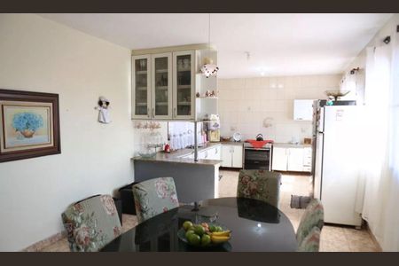 Sala de casa para alugar com 4 quartos, 331m² em Jardim Vera Cruz, Contagem