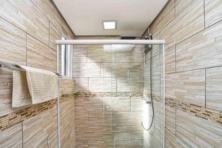 Banheiro da Suíte de apartamento à venda com 1 quarto, 42m² em Parque Santa Fé, Porto Alegre