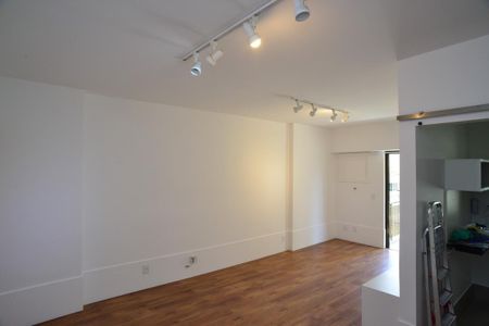 Sala de apartamento para alugar com 1 quarto, 69m² em Barra da Tijuca, Rio de Janeiro