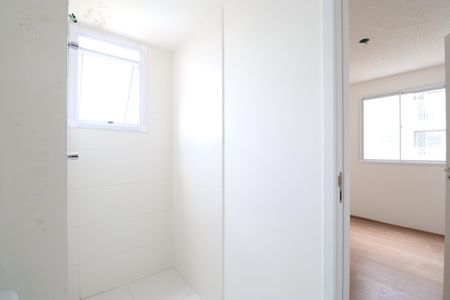 Banheiro de apartamento à venda com 1 quarto, 30m² em Parque Industrial Tomas Edson, São Paulo