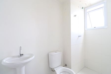 Banheiro de apartamento à venda com 1 quarto, 30m² em Parque Industrial Tomas Edson, São Paulo