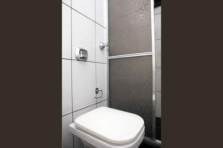 Banheiro de kitnet/studio para alugar com 1 quarto, 29m² em Cidade Baixa, Porto Alegre