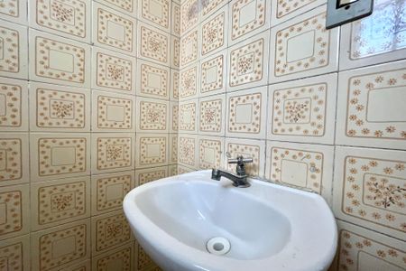 Banheiro de casa à venda com 1 quarto, 40m² em Jardim Itacolomi, São Paulo