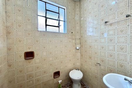 Banheiro de casa à venda com 1 quarto, 40m² em Jardim Itacolomi, São Paulo