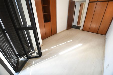 Quarto de apartamento à venda com 1 quarto, 55m² em Centro, Campinas