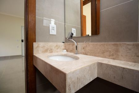 Casa de condomínio para alugar com 110m², 2 quartos e 1 vaga Casa de condomínio para alugar com 110m², 2 quartos e 1 vagaBanheiro Social