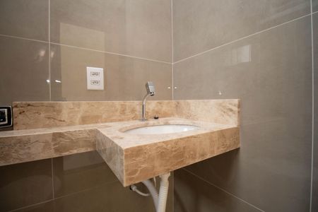 Casa de condomínio para alugar com 110m², 2 quartos e 1 vaga Casa de condomínio para alugar com 110m², 2 quartos e 1 vagaBanheiro da Suíte