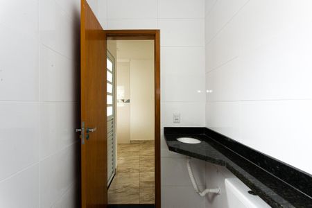 Banheiro de apartamento à venda com 1 quarto, 35m² em Vila Granada, São Paulo