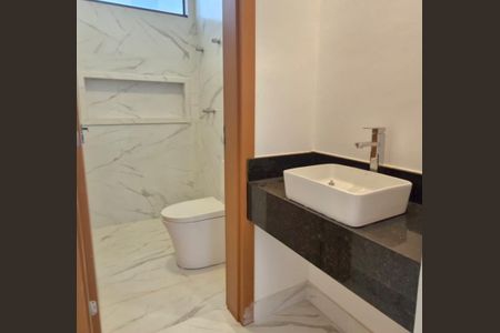 Banheiro social  de casa à venda com 3 quartos, 510m² em Várzea, Lagoa Santa