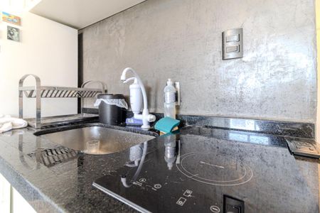 Cozinha de kitnet/studio à venda com 1 quarto, 23m² em Vila Buarque, São Paulo