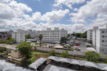 Sala - Vista de apartamento à venda com 2 quartos, 48m² em Planalto, Belo Horizonte