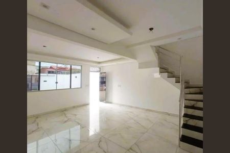 Sala de casa à venda com 3 quartos, 105m² em Sinimbu, Belo Horizonte