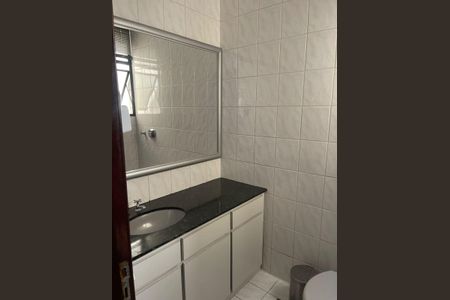 Banheiro de apartamento para alugar com 3 quartos, 98m² em Petrópolis, Porto Alegre