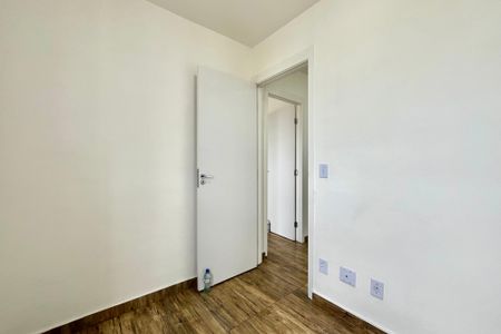 Quarto 2 de apartamento para alugar com 2 quartos, 33m² em Jardim Itacolomi, São Paulo