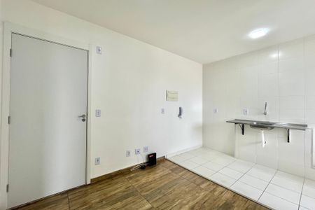 Sala de apartamento para alugar com 2 quartos, 33m² em Jardim Itacolomi, São Paulo