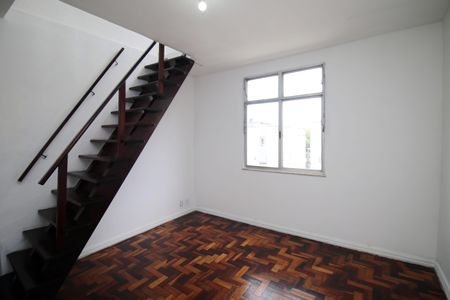 Sala de apartamento para alugar com 2 quartos, 96m² em Olaria, Rio de Janeiro